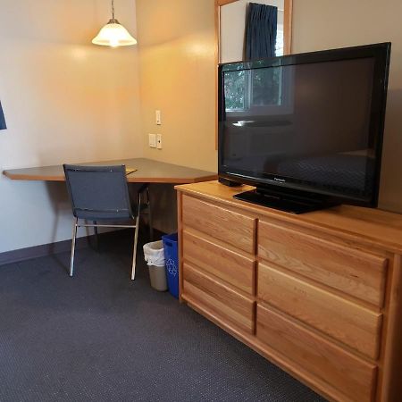 Lamplighter Inn Three Hills Екстериор снимка