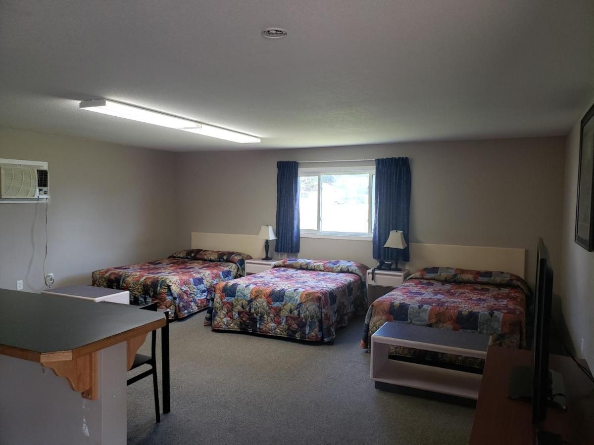 Lamplighter Inn Three Hills Екстериор снимка