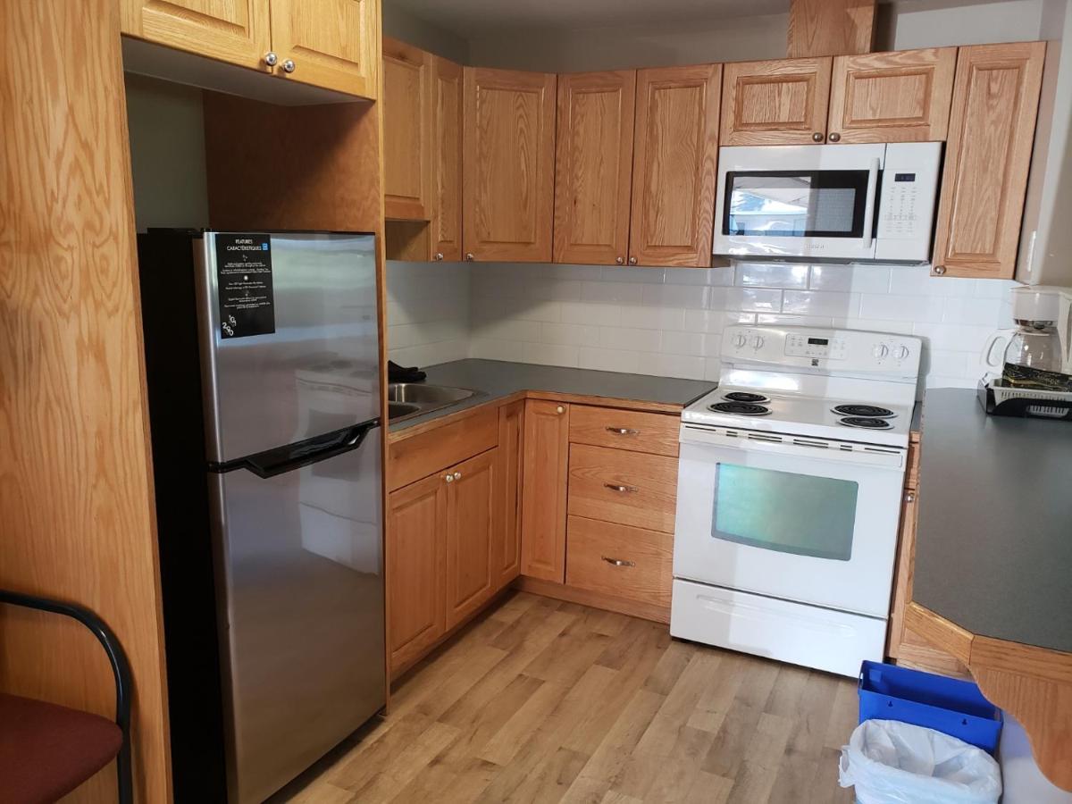 Lamplighter Inn Three Hills Екстериор снимка